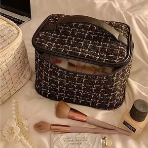 Metallic Plaid Cosmetic Case NEW 🏷️